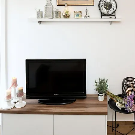 Cozy Sunflower Apartment Trogir